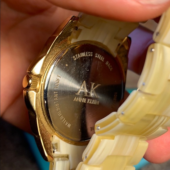 Anne Klein gold watch - Picture 7 of 7